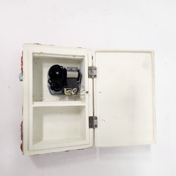 Vintage 3D Floral and Angel Ceramic Musical Jewelry Box Wind Beneath my Wings - Picture 7 of 12